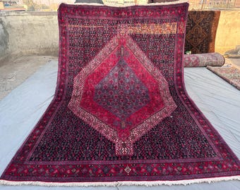 Halb antiker Shirvan Teppich 2 x 3 m, kaukasischer handgeknüpfter Wollflor, magentafarbener, purpurroter Holzkohle-Indigo-Purpur, geometrischer Diamantflächenteppich
