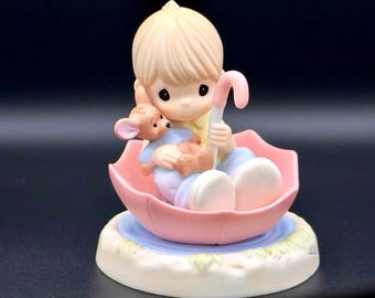 Precious Moments Disney Winnie the Pooh Figurine  You Make Best of Rainy Day