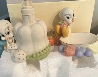 New In Box Lenox Tweety Soap Dish and Lotion Dispenser excellent looney tunes.