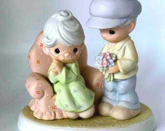 Enesco Precious Moments Figurine: Loving Gesture of Friendship