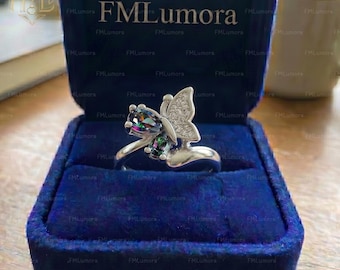 Anello a farfalla asimmetrico con cristalli, anello con ali di insetto non corrispondenti, anello a fascia per dito Rainbow Flutterby, farfalla monarca, gioielli per la libertà, regalo femminile