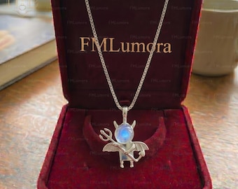 Collana Angelo Diavolo con Pietra di Luna, Collana Piccolo Demone Alato, Ciondolo Folletto Cornuto Dualità, Piccolo Amuleto Angelico Guardiano, Regalo per Amante del Fantasy