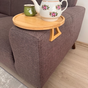 Verstellbare Bambus Sofa Arm Ablage - Runder Couch Getränkehalter Tisch