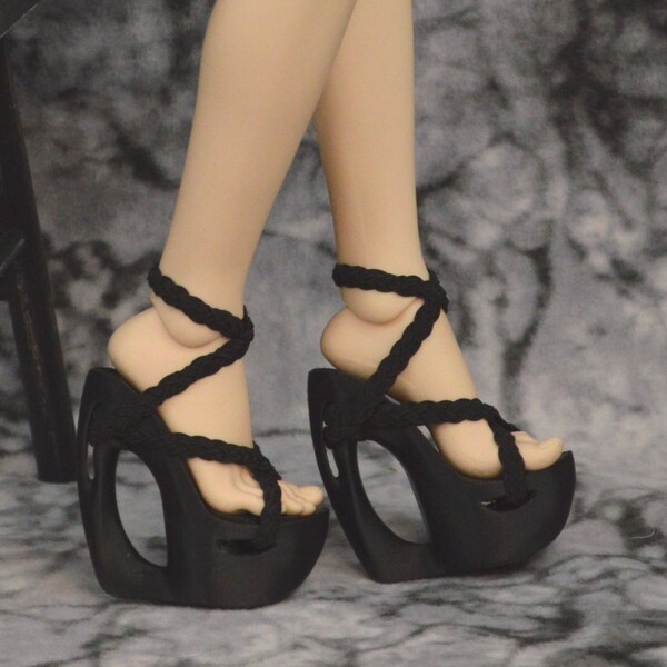 strappy platform shoes