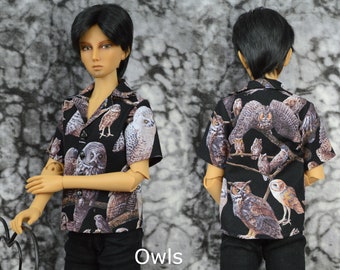 Unisex Short-sleeved shirts in color/theme choices for 62-64 cm BJDs. Shown on Ring doll Teen boy body; see photos and measurements below