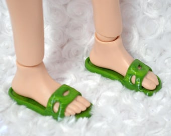 Sandalias para el Smart Doll Guy de vinilo de Danny Choo. Elige entre los colores disponibles.