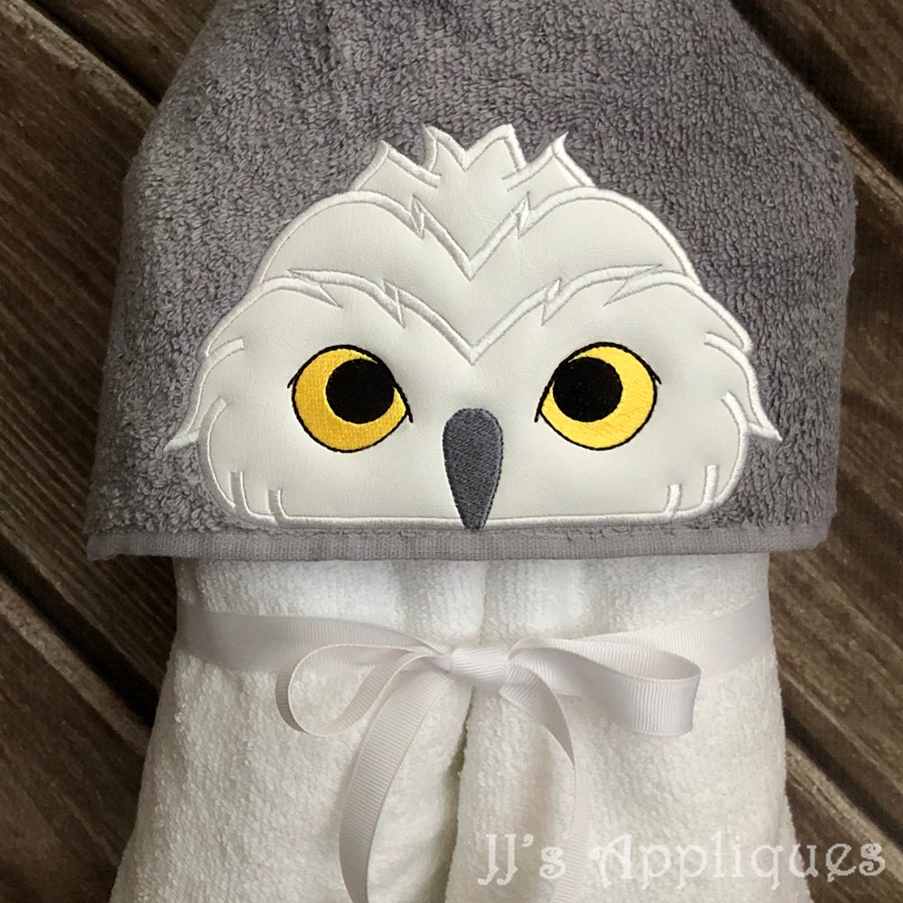 Snowy Owl Peeker Hooded Towel In the Hoop applique  digital design 4x4, 5x7, 6x10 hoops - Instant Do
