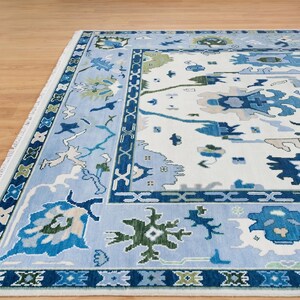 A shot focusing on the transition between the light blue field accents and the navy blue border motifs.