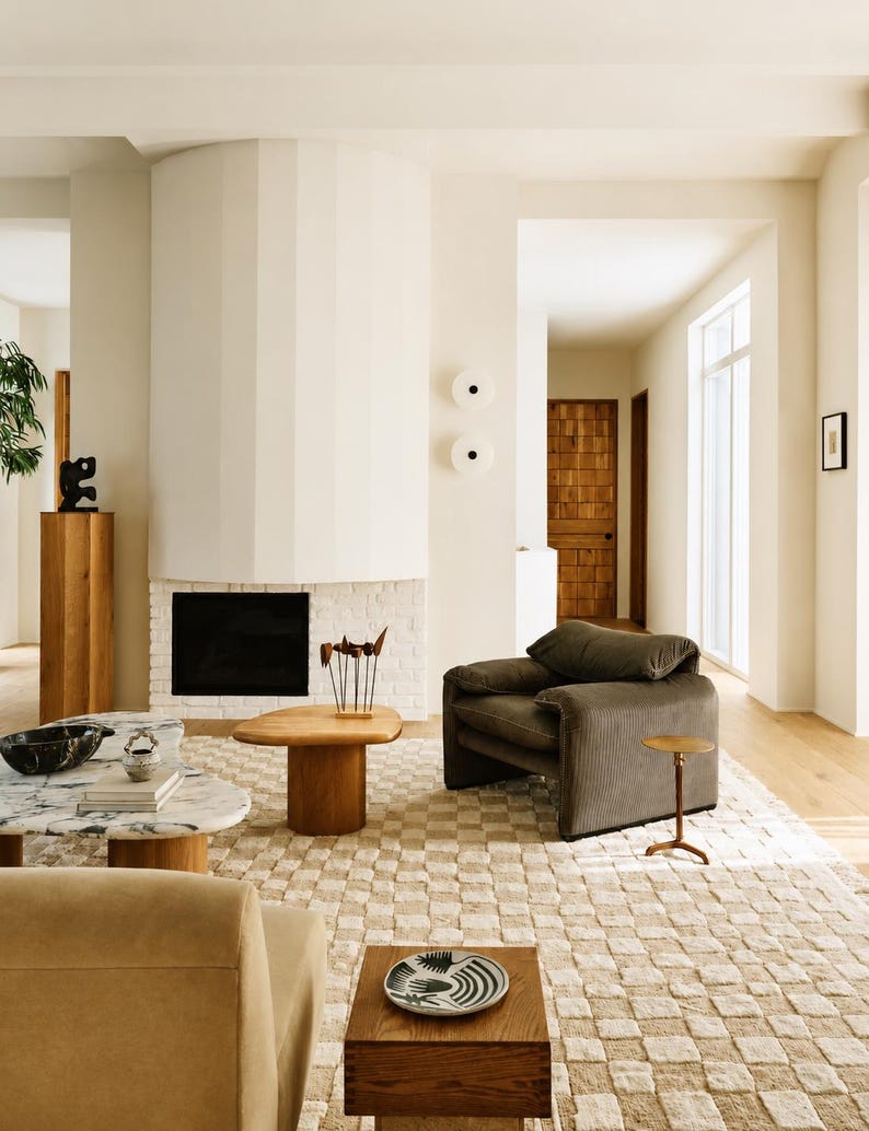 Side angle perspective view of the plush neutral rug, showing its rich pile depth and luxurious Teppich Wohnzimmer presence.