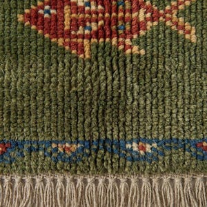 Detail of the twisted cotton fringes and plush Oushak rug pile, showcasing the true artisanal quality of these handcrafted rugs.