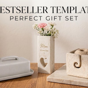 Könnte beinhalten: Eine Sammlung von Wohnaccessoires, darunter eine graue Butterdose, eine weiße Vase mit Herz-Ausschnitt und dem Text "Mom I Love You" sowie ein Garnhalter. Das Bild enthält auch den Text "3 BESTSELLER TEMPLATES PERFECT GIFT SET".