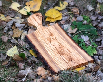 18'' Olive wood Live Edge board Wooden cutting board - Cheese board - Cutting board - Serving plate - Cutting board with handle