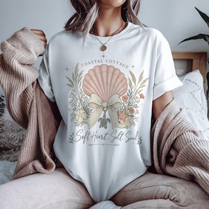 Küstenhaus (PNG) | Sanftes Herz, Salzseele | Kokette Muschel-Sublimation | Meeresschildkröten-Anhänger | Boho-Stranddesign | Sommergrafik
