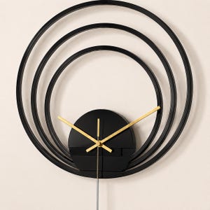Modern svart väggklocka, 30 cm rund geometrisk klocka, minimalistisk guldfärgad klocka, vardagsrums-sovrum kontorsinredning