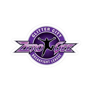 Puede incluir: Una pegatina con el logo "Glitter City Zero Gee Breakfight League". El diseño incluye un fondo circular morado con el texto "Glitter City" en la parte superior y "Breakfight League" en la parte inferior. Una silueta negra de una persona está en el centro.