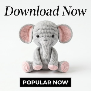 Puede incluir: Un elefante gris tejido a ganchillo con detalles rosas en las orejas, los pies y el interior de las orejas. El elefante tiene ojos negros y una larga trompa. El texto "Download Now" está encima del elefante y "POPULAR NOW" en un rectángulo negro debajo.