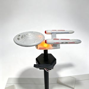 Solar-Powered Star Trek Garden Light, Waterproof Fan Garden Landscape Decorative Light.Resin Futuristic UFO Style Solar Stake Light