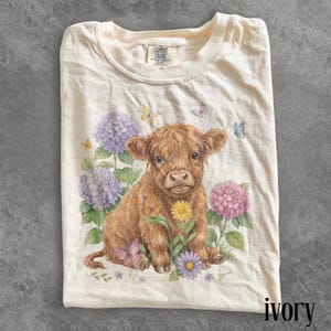 Vintage Highland Cow Graphic Tee, Cute Farm Animal Floral Shirt, Cottagecore Nature Aesthetic Top, Comfort Colors® Animal Gift Tee