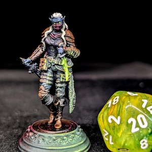 Female Drow Rogue Miniature – Poison Blade Assassin 32mm DnD Dark Elf Hand Painted OSL Figure Pathfinder