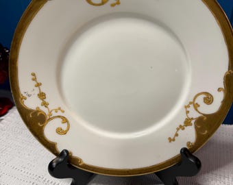 Plato de porcelana Limoges Flambeau Francia pintado a mano con detalles dorados