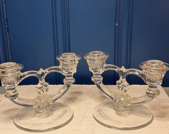 Paar vintage Indiana Glass dubbele kandelaar, blok- en ribbelpatroon