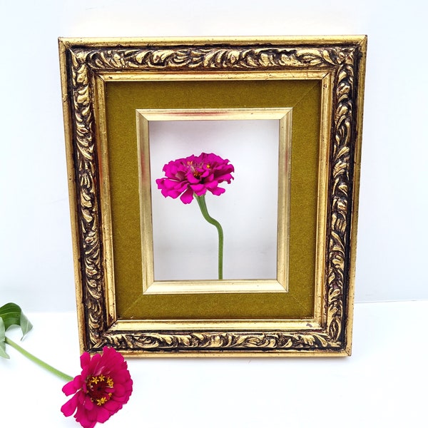 Vintage Gold 5x4 Frame with Velour Insert