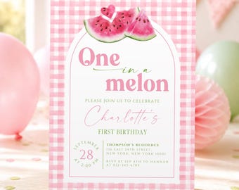 以下が含まれることがあります： ピンクと白のギンガムチェックの縁取りがある長方形の誕生日招待状。上部には水彩画風のスイカの切り身とハートが描かれています。テキストは「One in a melon, Charlotte's FIRST BIRTHDAY, September 28 at 2:00 PM, Thompson's Residence, 136 East 24th Street, New York, New York 10001, RSVP by Sep 4th to Hannah at 012-345-6789」と記載されています。