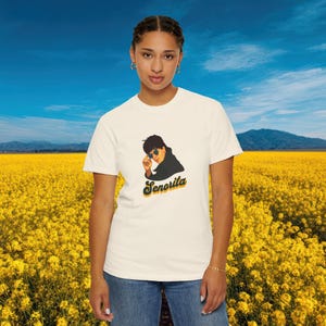 Puede incluir: Un juego de tres tazas de cerámica con un acabado moteado y mate. Las tazas son de color crema, gris claro y gris oscuro. Cada taza tiene un diseño simple y minimalista.