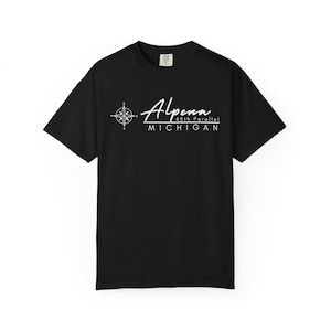 Alpena MI 45er Parallelkompass T-Shirt | Ufer des Huronensees