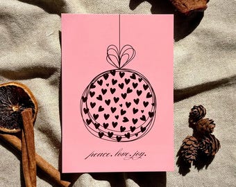 Weihnachtspostkarte rosa | Weihnachtskarte mit Herzen | Christmas Card „Peace Love Joy“ | Moderne Weihnachtskarte | Weihnachtsgruß | A6