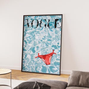 Peut inclure: Panneau en bois rustique blanc avec le mot "Welcome" &eacute;crit &agrave; la main. Un petit c&oelig;ur d&eacute;coratif est fix&eacute;. Le panneau pr&eacute;sente un aspect vieilli, avec un fond en bois flou.