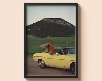 Pôster Vintage de Carro Americano | Arte de Parede Clássica dos Anos 60, Garota no Carro