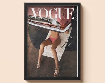 Pôster Vintage Vogue com Estampa de Biquíni Sob o Carro | Pôster de Dinheiro Antigo | Pôster Vintage Vogue