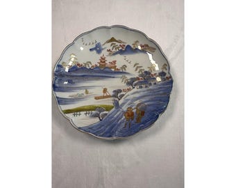 Vintage Japanse Imari-stijl geschulpte plaat pagodelandschap met standaard