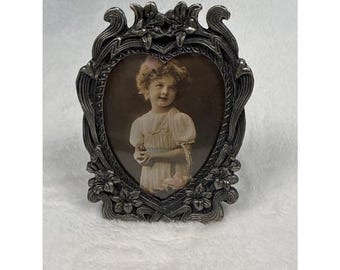 Vintage Style Heart Photo Frame Ornate Floral Pewter Tone Tabletop Easel Decor
