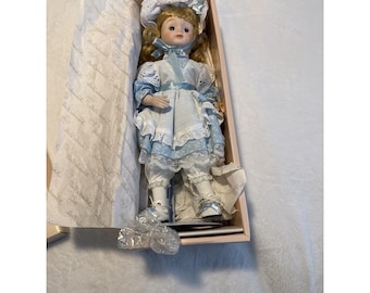 Princess House Kristal Snow White Porcelain Doll Fairy Tale Forests w/ Box