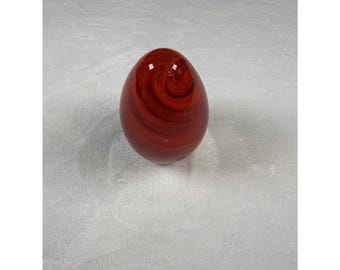 Huevo de cristal vintage de Murano, Italia, con diseño de remolino de cinta roja - De segunda mano
