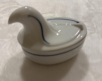 Vintage Dansk Flora Swan Pudełko na ozdoby Białe porcelanowe niebieskie wykończenia Japonia