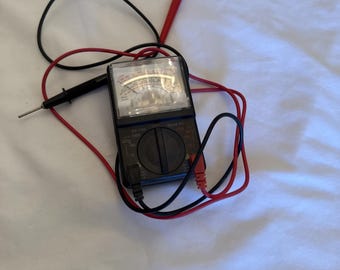 Vintage RadioShack 22-218A analogowy multimetr VOM 1000 V AC DC Tester