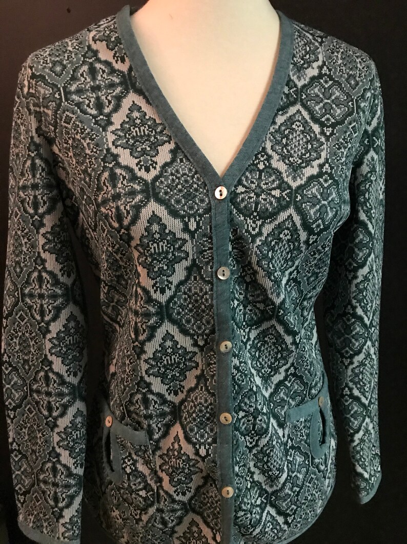 large listing 7565 Vintage 70/'s Green /& Soft White Boho Cardigan Sweater size medium