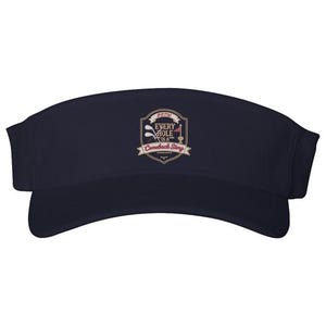 Peut inclure: Une visière bleu marine arborant un emblème graphique central. L'emblème présente des clubs de golf croisés et un drapeau, avec le texte "EVERY HOLE IS A Comeback Story" imprimé en lettres blanches et rouges dans une bordure en forme d'écusson.