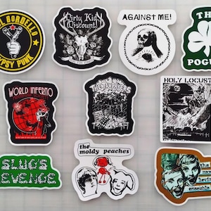 Folk punk stickerpakket (10 stickers) set 2 vinylstickers akoestische bands kraker anarcho crust anarchist gitaar zanger rock indie band alt