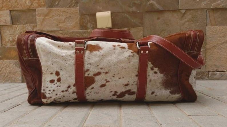 Bolsa de viaje de piel de vacuno con pelo hecha a mano: bolsa de viaje de cuero para fin de semana imagen 2