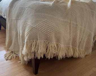 Vintage Filet Crochet Bedspread – Ivory Popcorn Stitch Diamonds, Cotton Fringe Coverlet 74x87