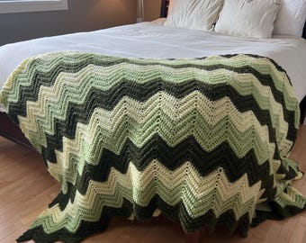 Vintage Green Chevron Ripple Crochet Afghan Blanket, 82x92, Retro 70s Cottage Throw