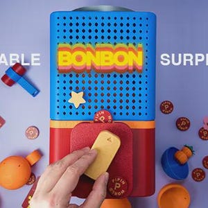 Puede incluir: Un juguete rojo y azul con el texto "BONBON" en una fuente colorida. El juguete está rodeado de pequeños objetos coloridos y el texto "PRINTABLE SURPRISES". Una mano interactúa con el juguete.