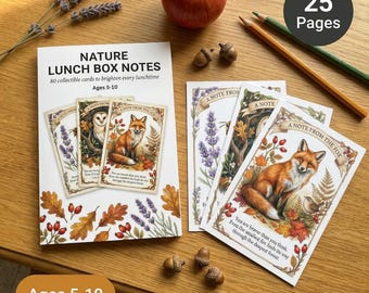 Può includere: Un set di "Nature Lunch Box Notes" con 80 carte collezionabili per bambini dai 5 ai 10 anni. La copertina presenta un'illustrazione di una volpe. Vengono visualizzate carte aggiuntive con illustrazioni a tema natura, insieme a una mela, ghiande e matite.