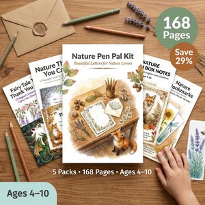 Könnte beinhalten: Ein Nature Pen Pal Kit mit 168 Seiten in 5 Paketen für Kinder von 4-10 Jahren. Das Cover zeigt eine Aquarellillustration eines Holztisches mit Schreibwaren, einem Fuchs und botanischen Elementen, inklusive Karten, Lesezeichen und Notizzetteln.