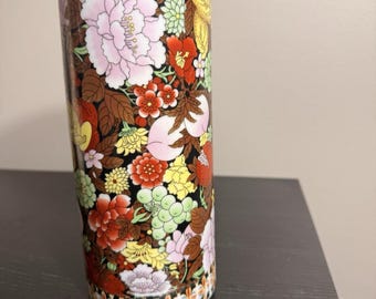 Jarrón de porcelana china de 23 cm (9 pulgadas), estilo Famille Rose, con motivos florales y pájaros, fondo negro.