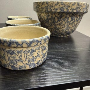 Vintage Robinson Ransbottom RRP Blue Spongeware Mixing Bowl Set – Roseville OH